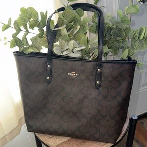 Coach City Tote in Signature Canvas Brown/Black - Classic & Spacious